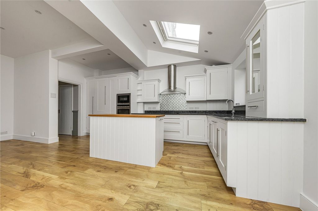 Property photo 3 of 21 Picture No. 28