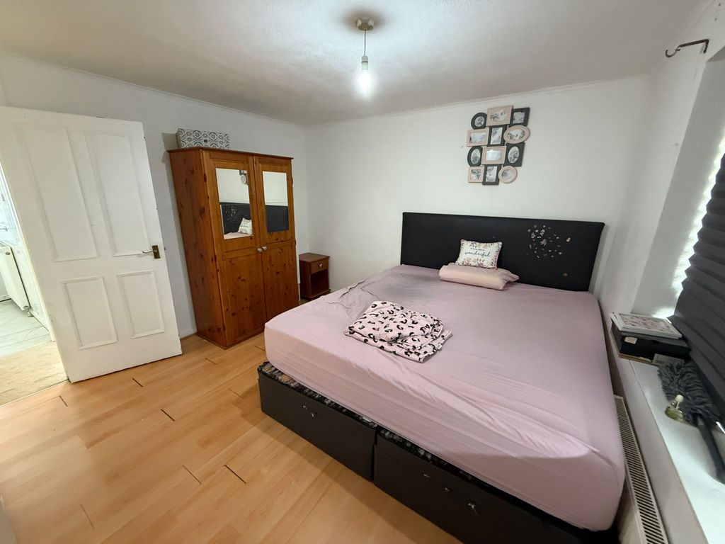 Property photo 3 of 8 Gallery