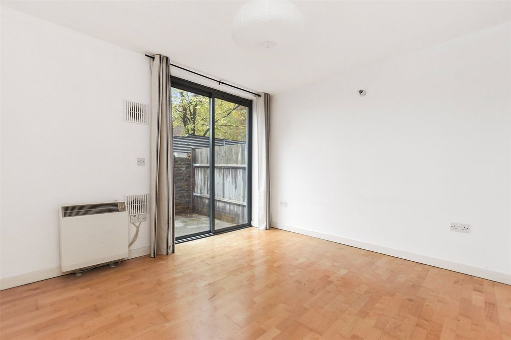 Property photo 2 of 7 Picture No. 10
