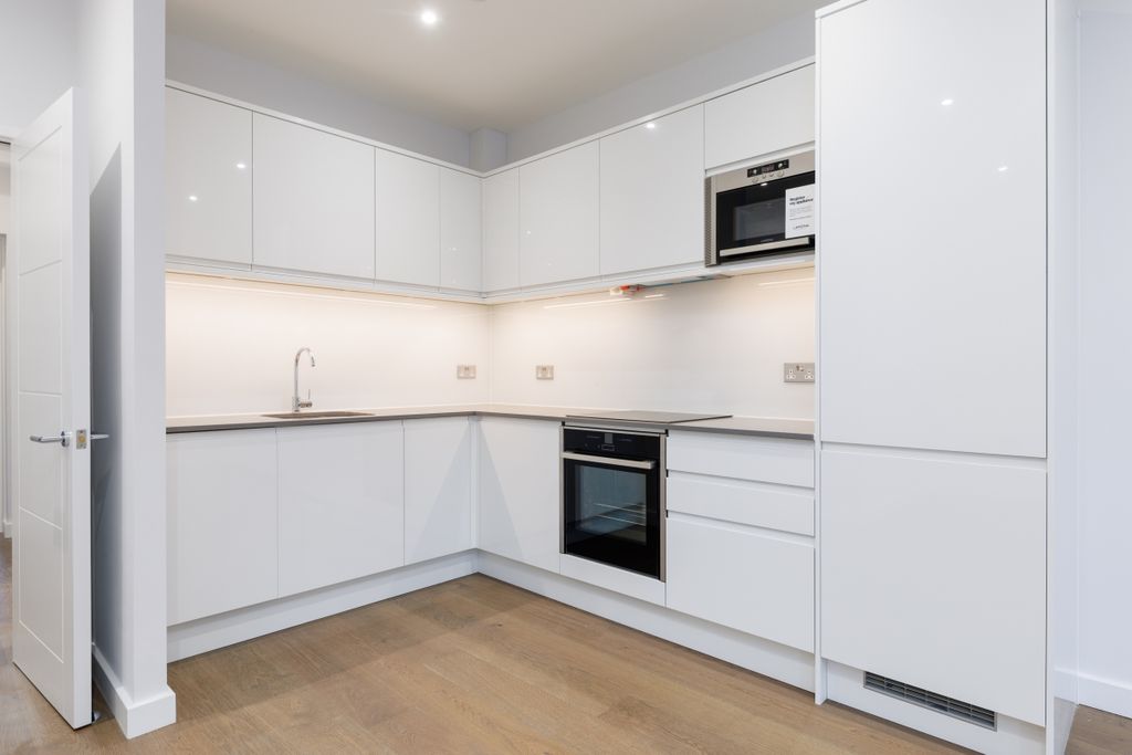 Property photo 3 of 15 Hercules Yard 10 ...