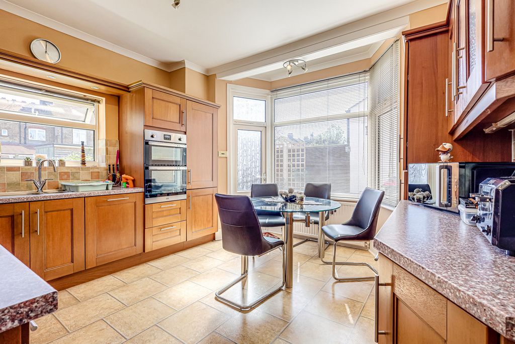 Property photo 3 of 33