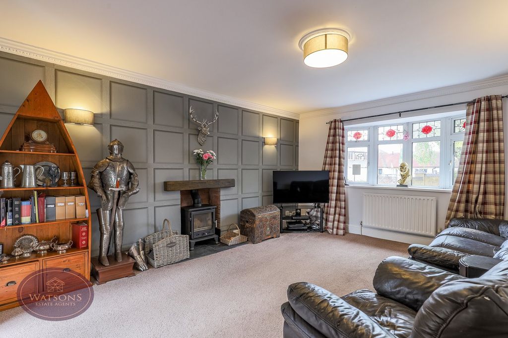 Property photo 2 of 27