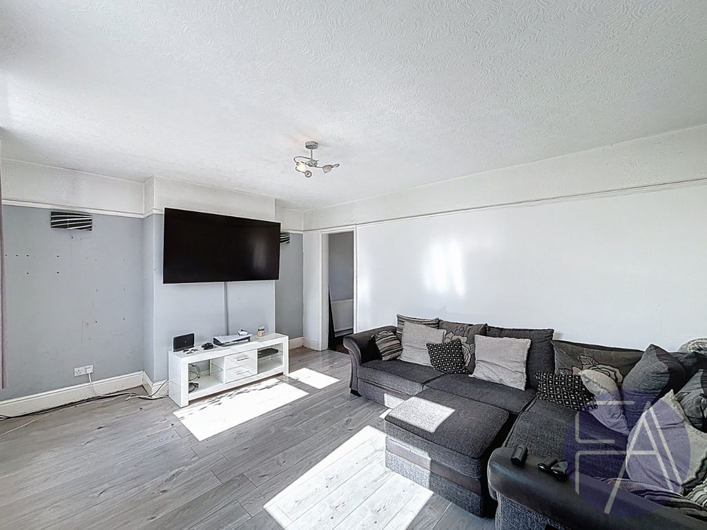 Property photo 2 of 17 4563792