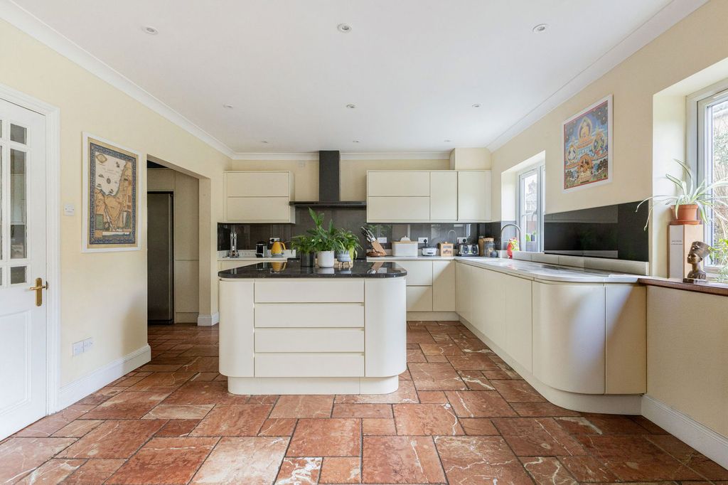 Property photo 3 of 19