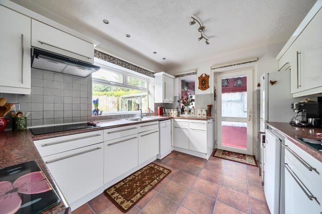 Property photo 3 of 21 Kitchen