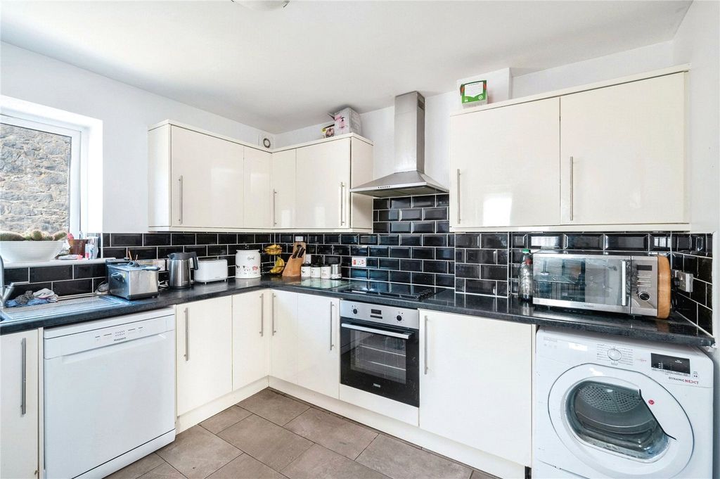 Property photo 2 of 13 Picture No. 03