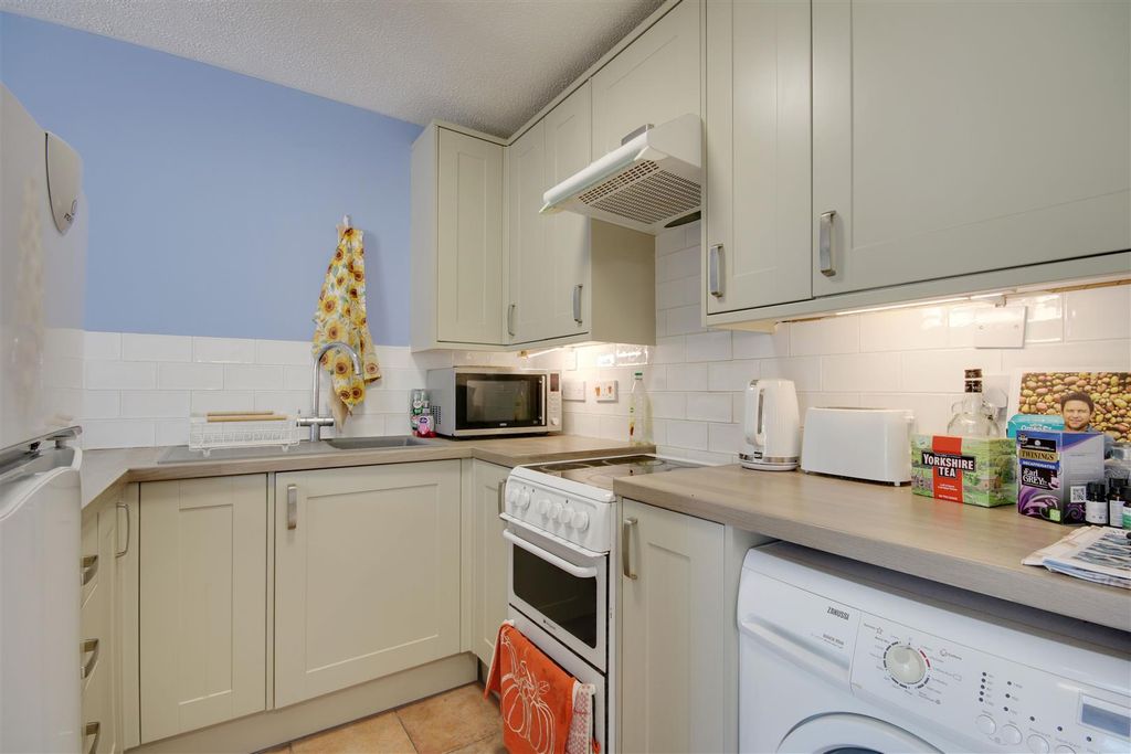 Property photo 2 of 8 Kitchen