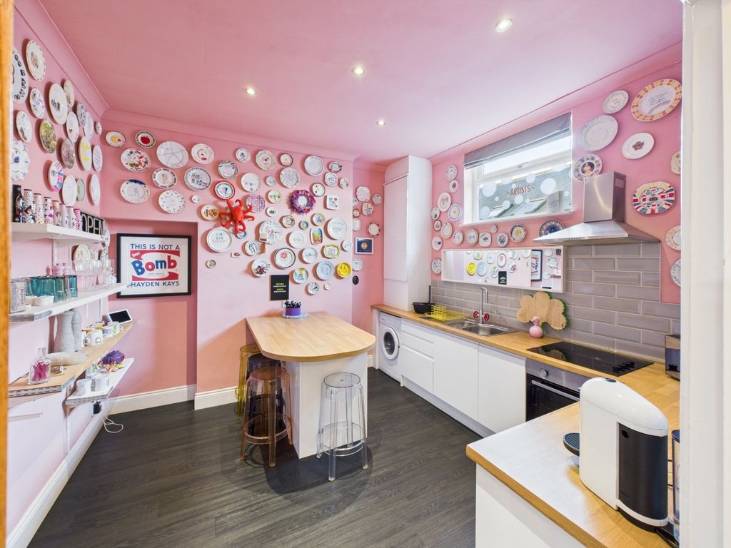 Property photo 2 of 21 Cam04961G0-Pr0033-Still002