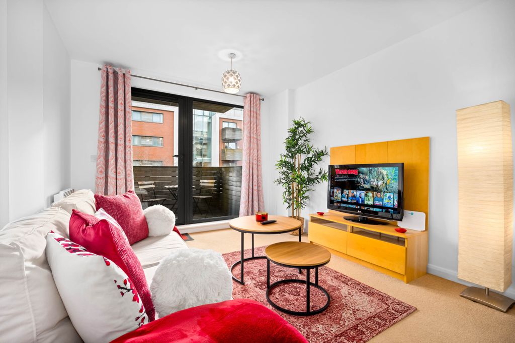 Property photo 2 of 31 2025-01-27-Azura-Nights-11-002