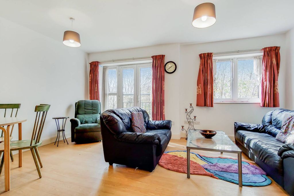 Property photo 2 of 9