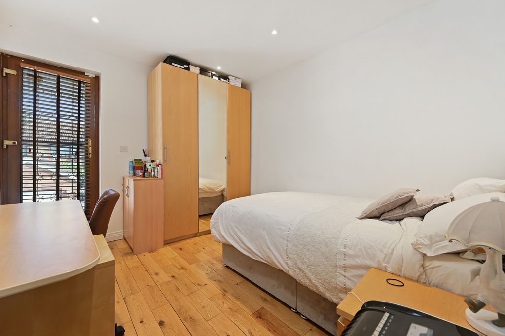 Additional image 12 of 5 bed semi-detached house for saleCostons Avenue, Greenford UB6