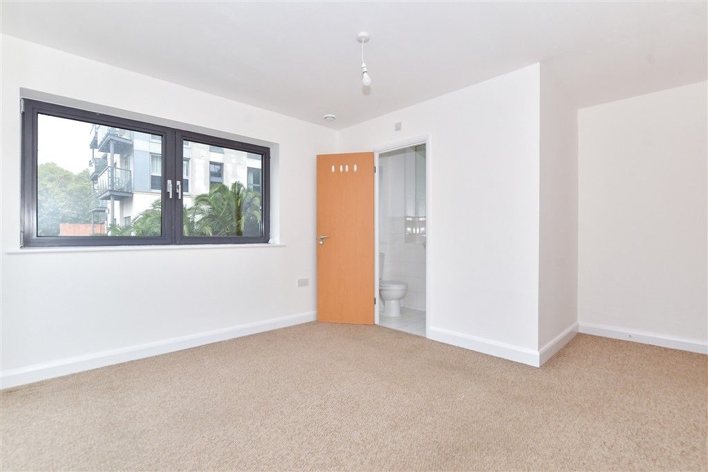 Property photo 3 of 17 Bedroom 1