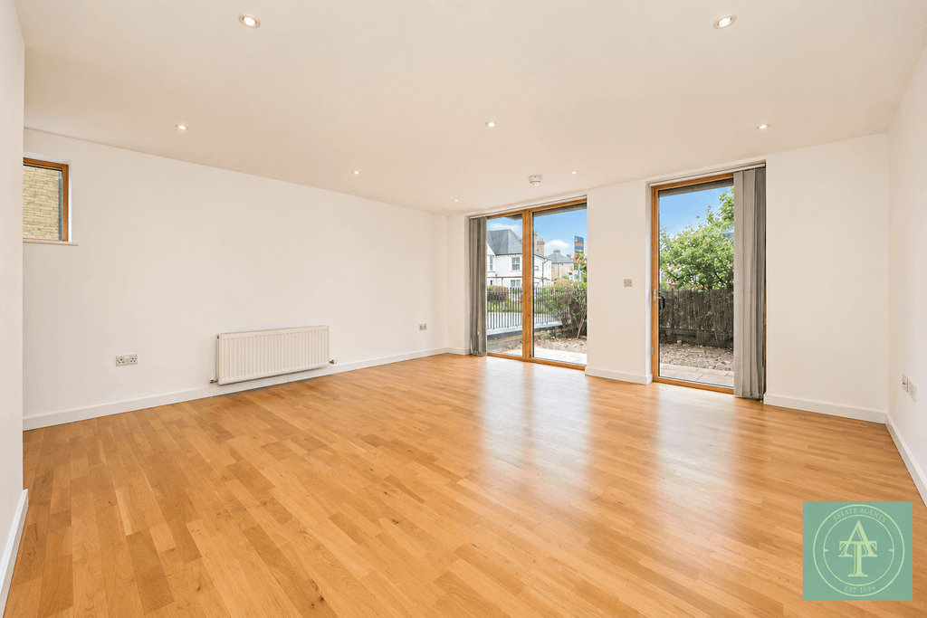 Property photo 2 of 11 Gallery