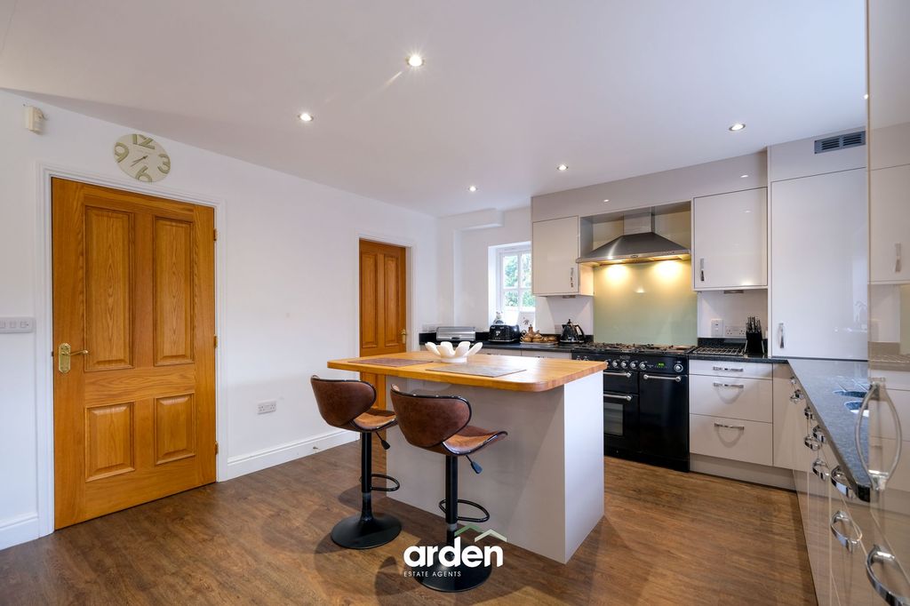 Property photo 2 of 24