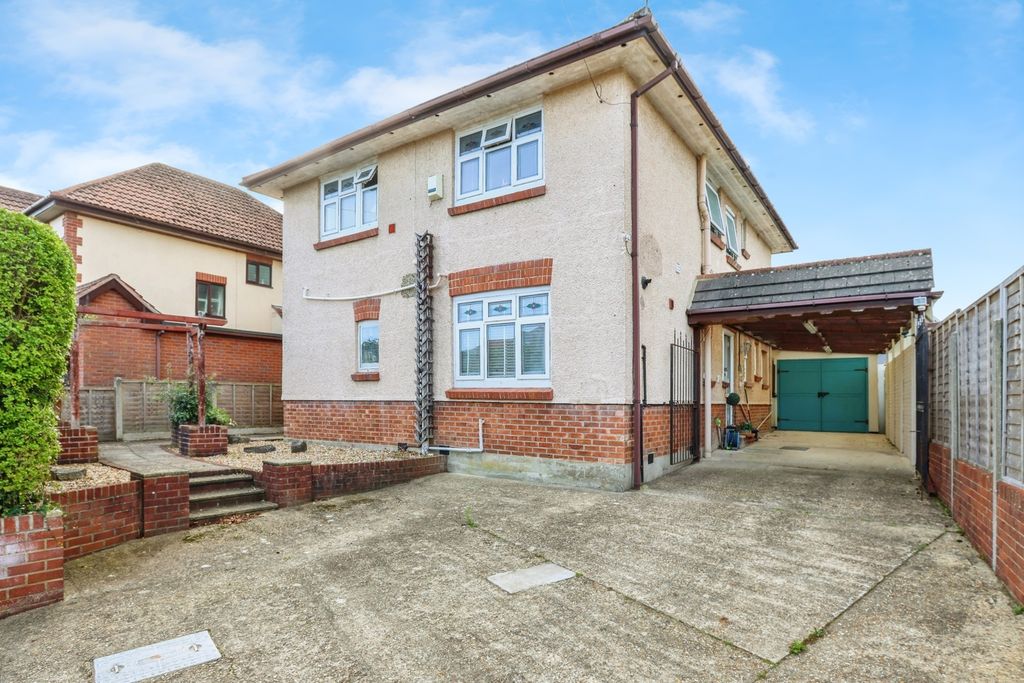 Property photo 3 of 17 Photo