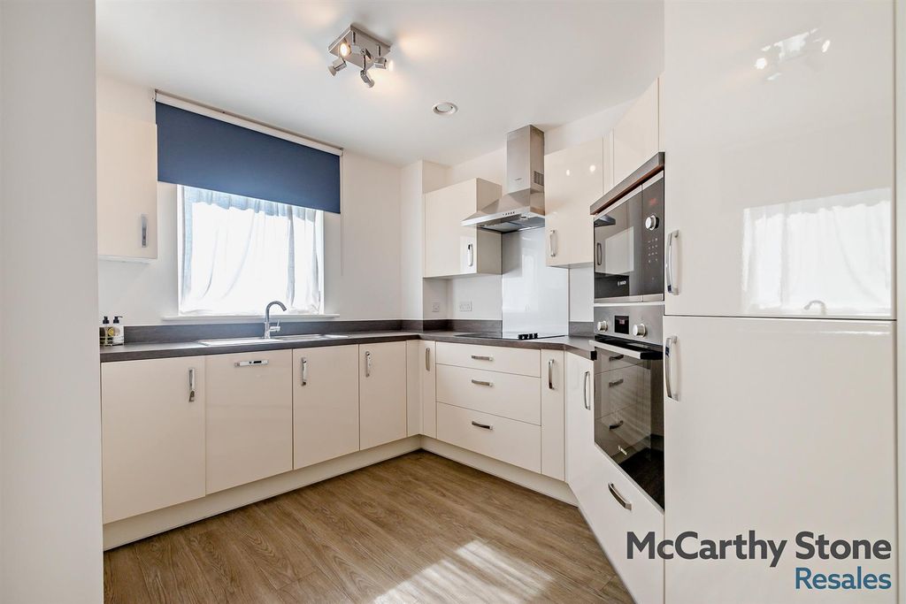 Property photo 3 of 10 8654707-Interior04-800.Jpg