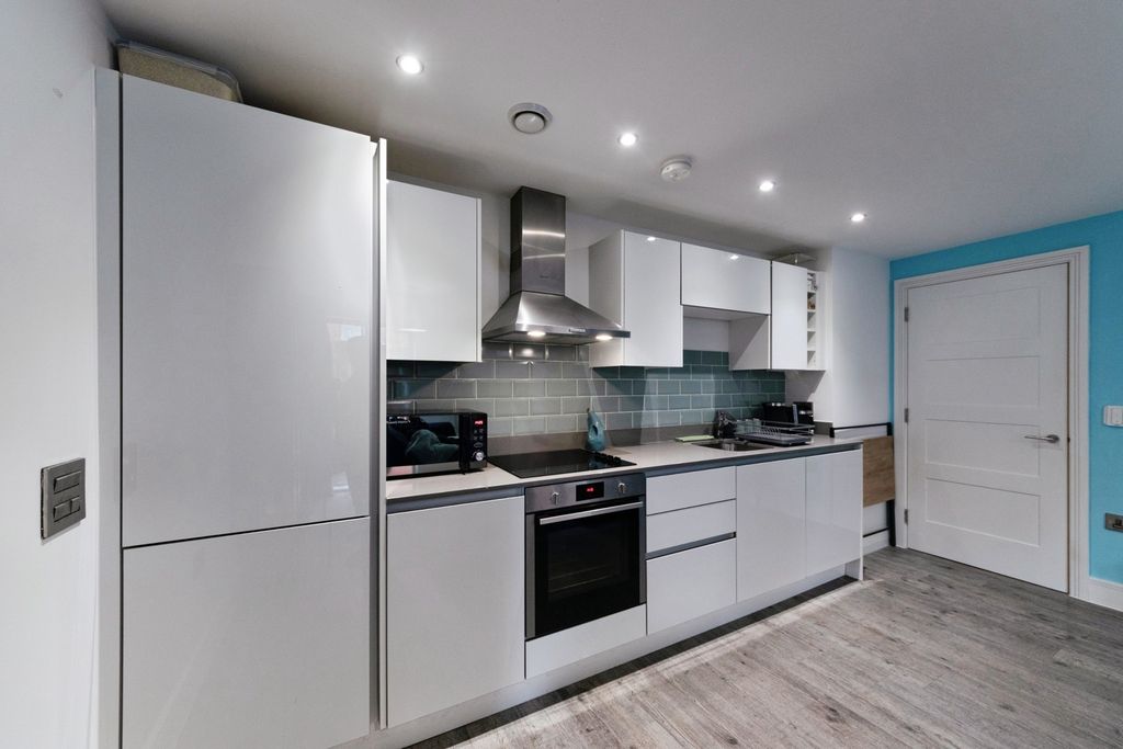 Property photo 3 of 18 Pbox-Img.Jpg