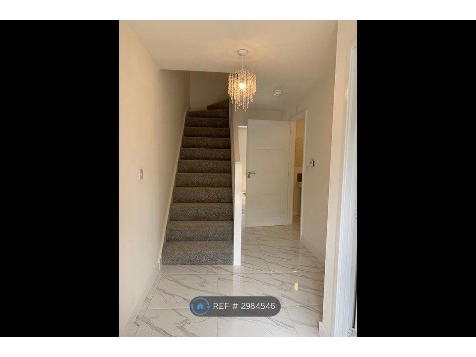 Property photo 2 of 10 Hallway