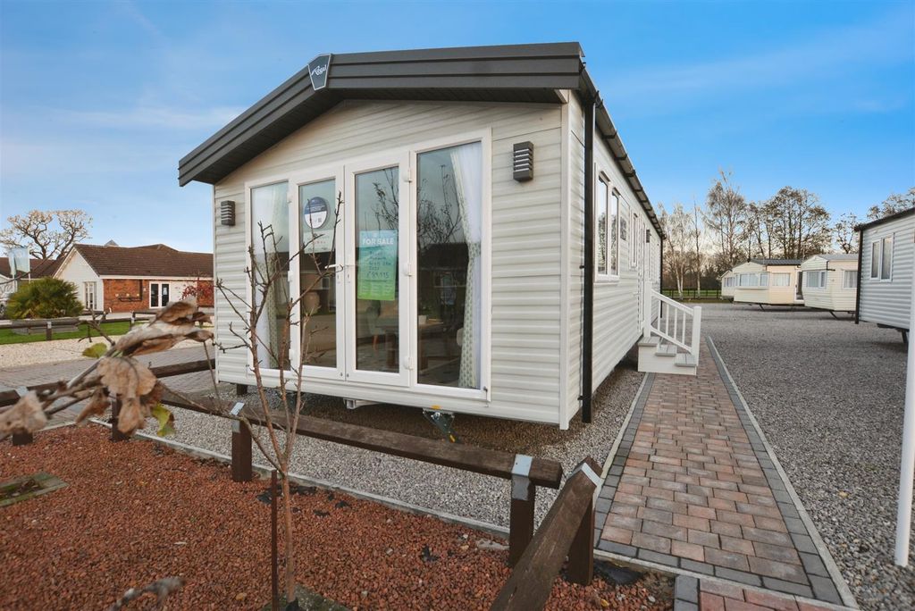 Property photo 1 of 13 External