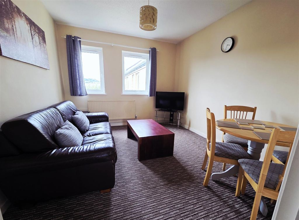Property photo 2 of 9 Lounge.Jpg