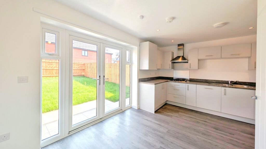 Property photo 2 of 17 5480422