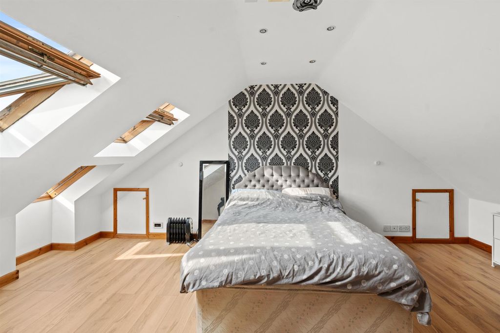 Property photo 3 of 21 92Doverst-020.Jpg
