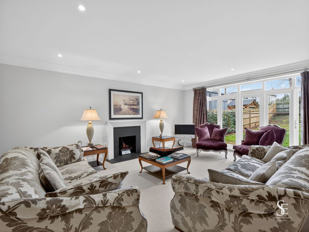 Property photo 2 of 31 Drawing Room