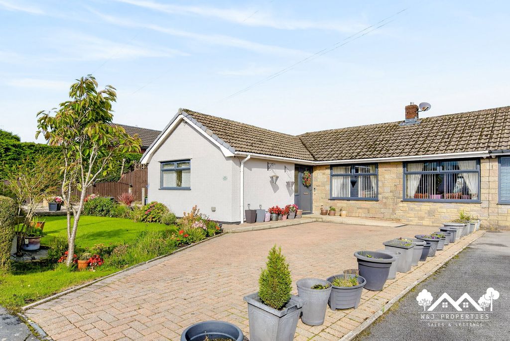 Property photo 1 of 32
