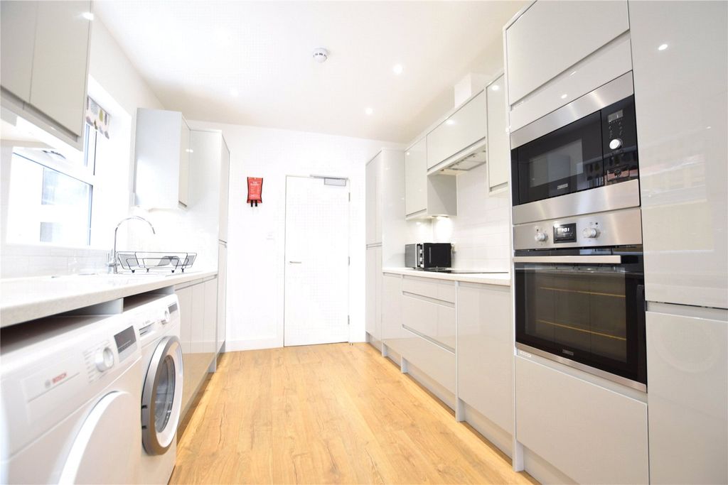 Property photo 2 of 6 Kitchen