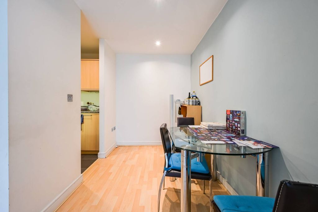 Property photo 3 of 11