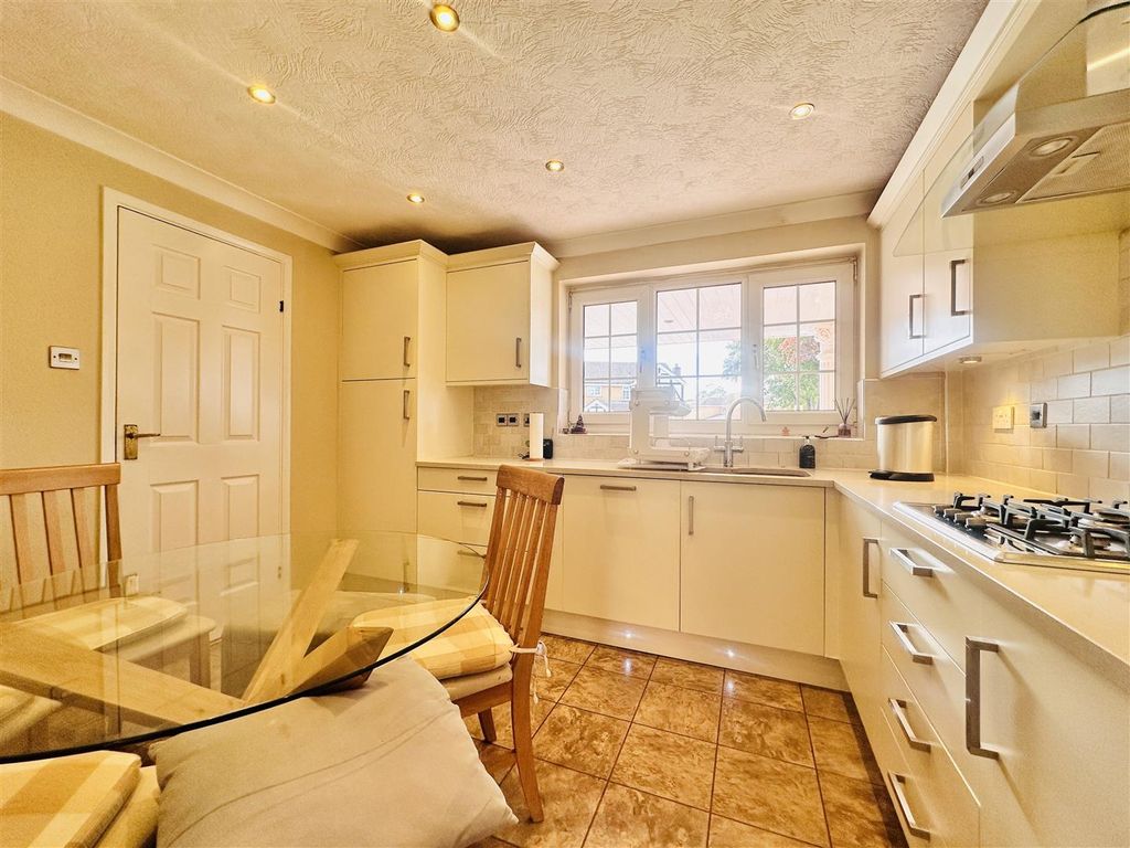 Property photo 3 of 33 Kitchen &amp; Diner