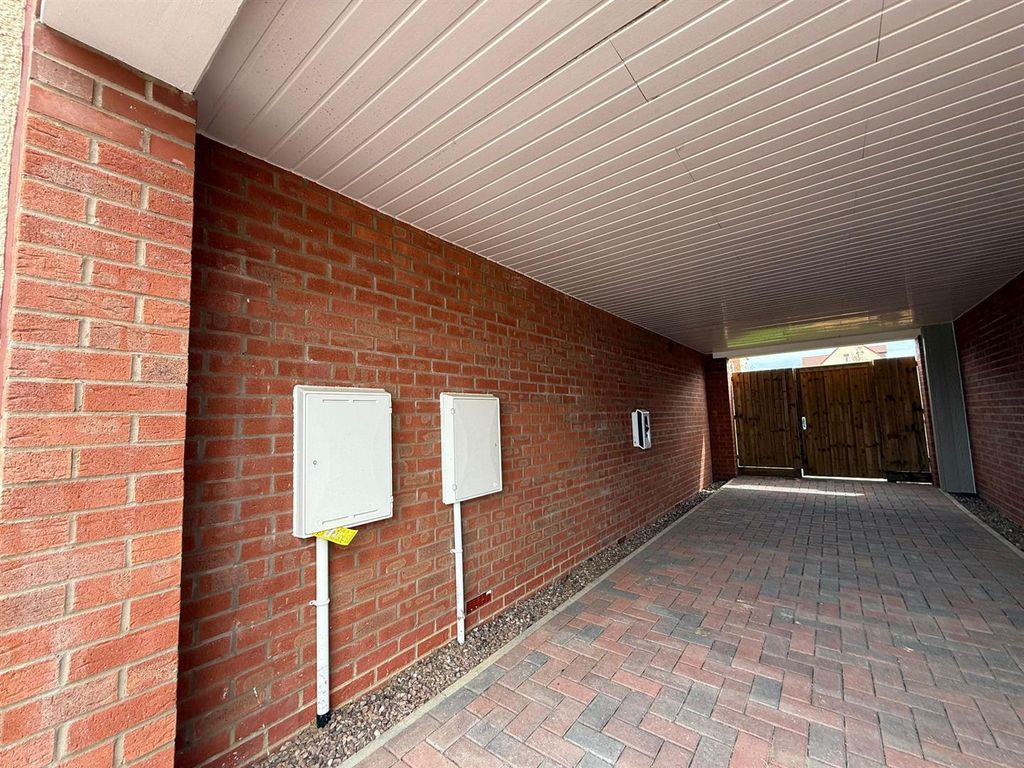 Property photo 2 of 12 658Cf0F6-Cef8-46B5-A34E-6Bc4c3c5A48E.Jpg