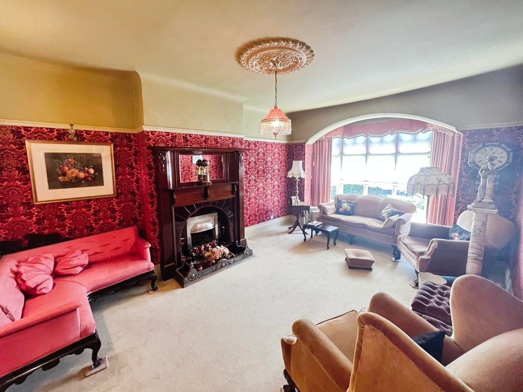 Property photo 2 of 30 Lounge