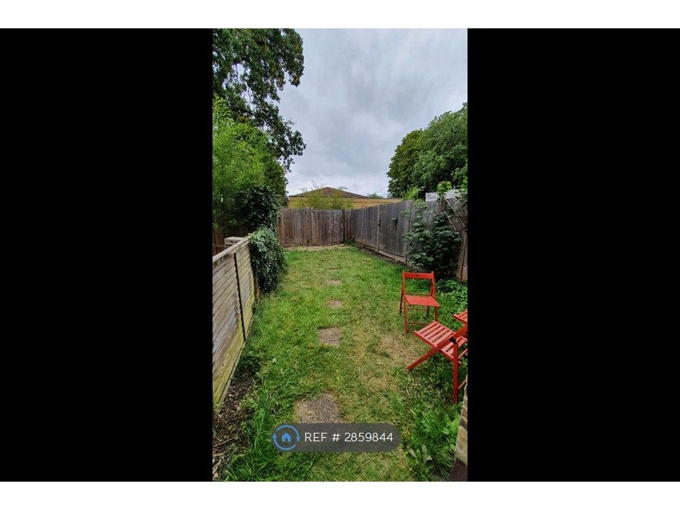 Property photo 2 of 8 Private Garden