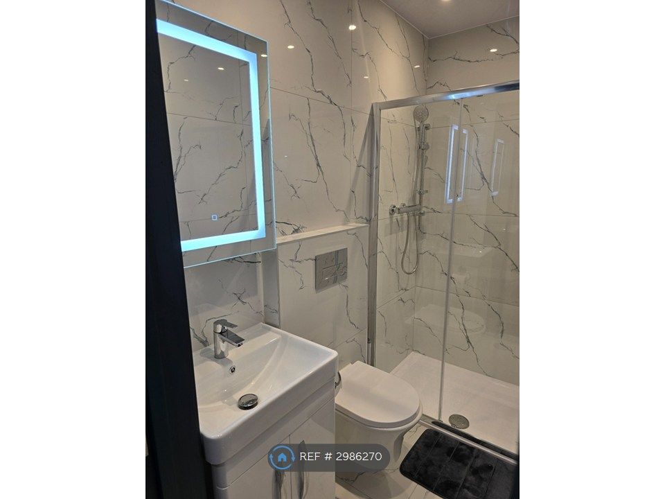 Property photo 2 of 12 Off-Suite Bathroom