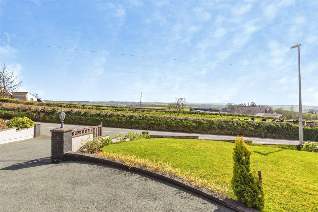 Property photo 2 of 34 Picture No. 52