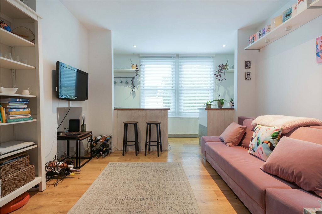 Property photo 2 of 8 Reception/Kitchen