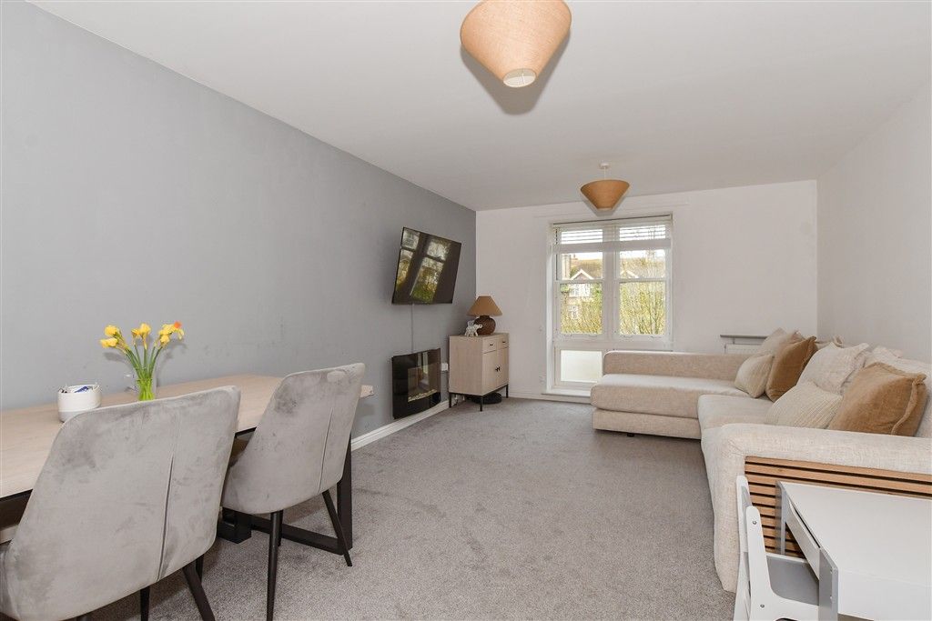 Property photo 3 of 12 Lounge/Dining Area