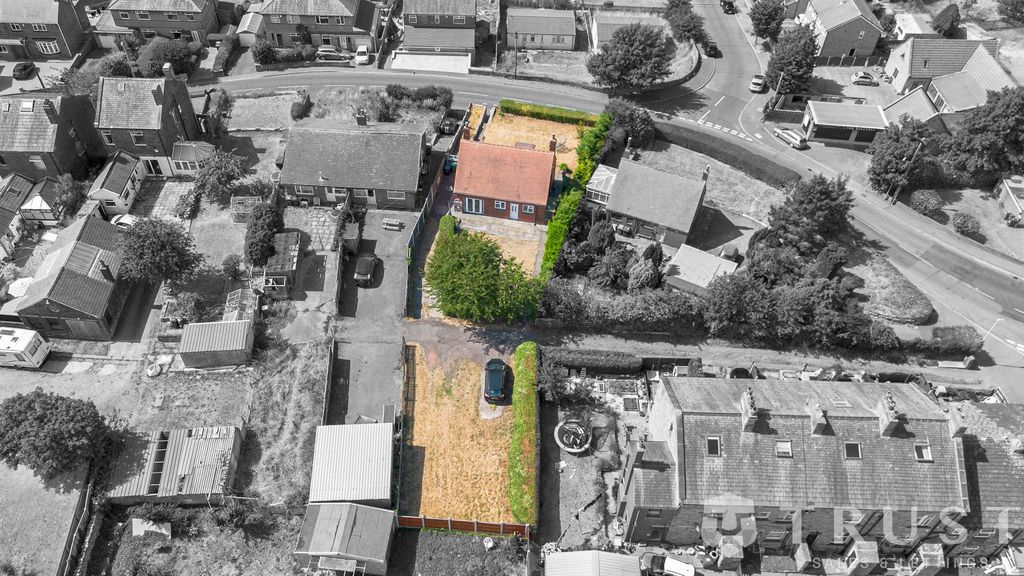 Property photo 2 of 39