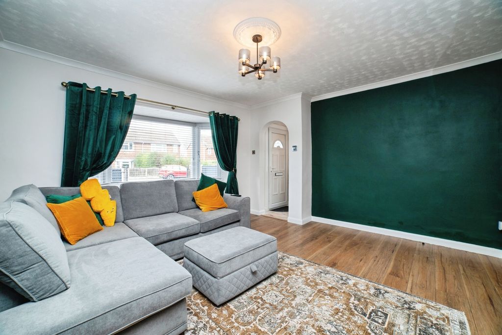 Property photo 3 of 15 Lounge