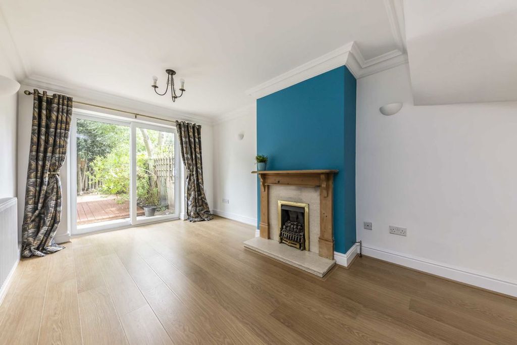 Property photo 2 of 6