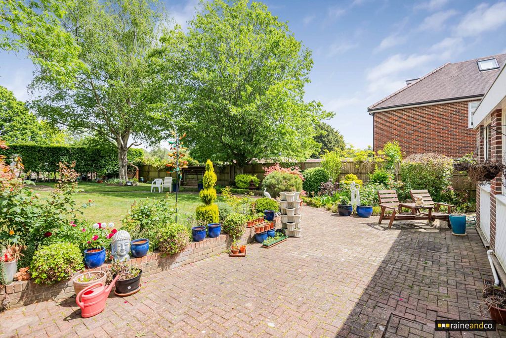 Additional image 24 of 5 bed detached house for saleMymms Drive, Brookmans Park, Hatfield AL9