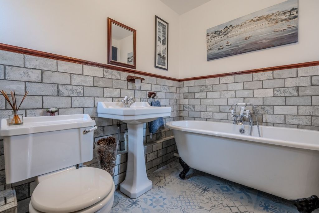 Property photo 3 of 22