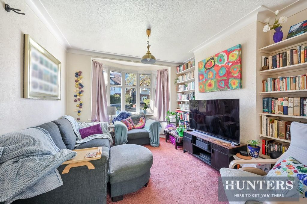 Property photo 2 of 12 Lyncroft Gardens, 3.Jpg