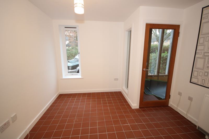 Property photo 3 of 16 Dining Area