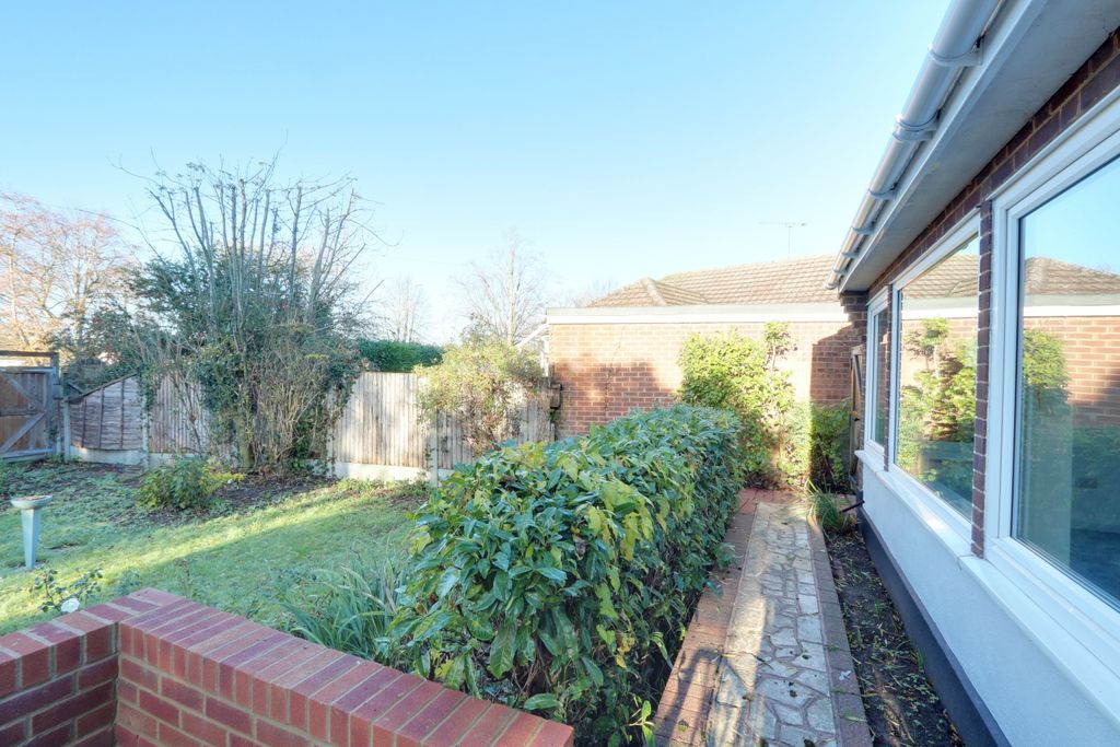 Property photo 3 of 31 Garden 1