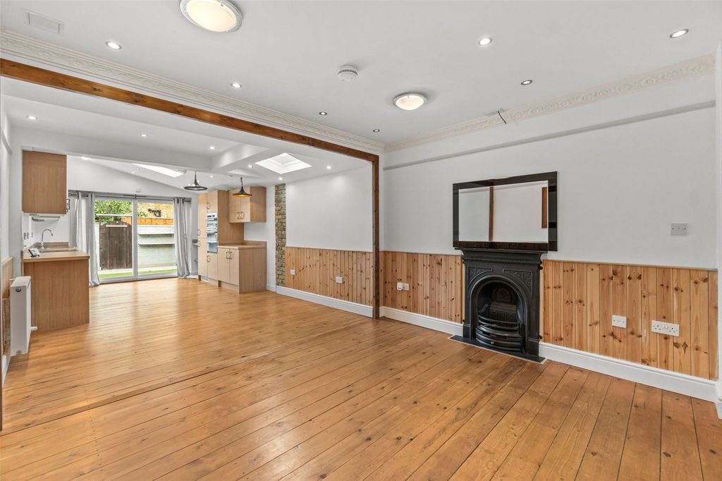 Property photo 2 of 11 Picture No. 26