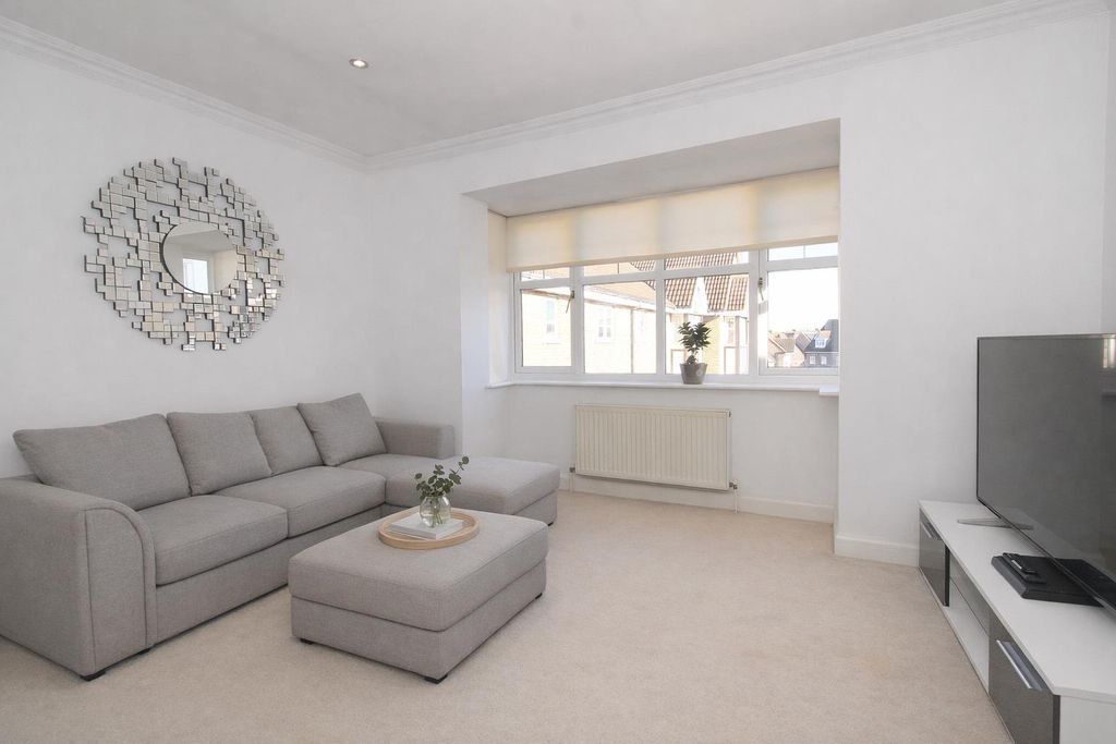 Property photo 1 of 11 Lounge c.Jpg