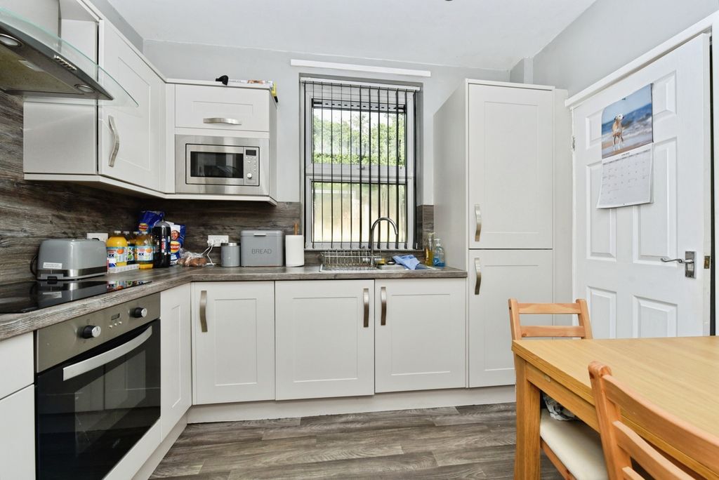 Property photo 2 of 16 Photo
