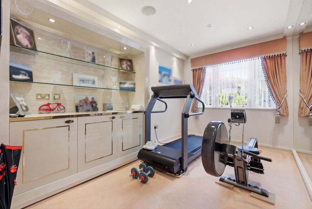 Additional image 20 of 5 bed detached house for saleWambrook Close, Hutton Mount, Brentwood CM13